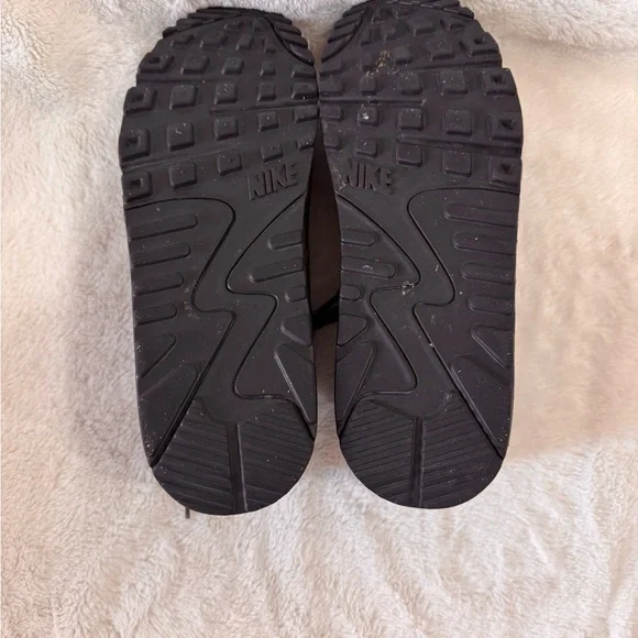 Nike Men's Dark Olive Sneakers - Picture 5 of 5